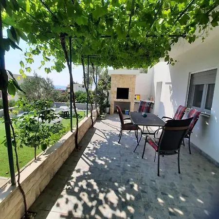 A&j Apartment
