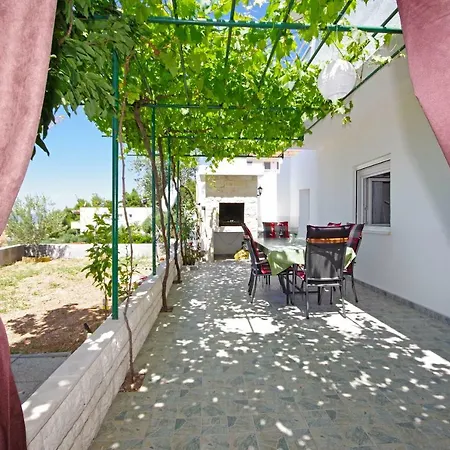 A&j Apartment